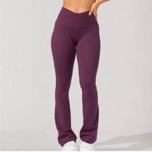 POPFLEX - Crisscross Hourglass® Flared Leggings with Pockets - Winter Plum